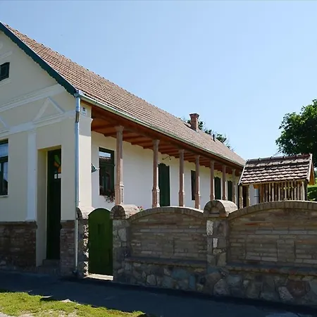 게스트하우스 Zengoalja Vendeghaz Erzsébet