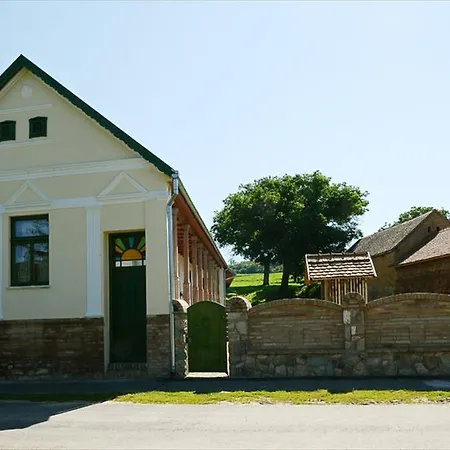 게스트하우스 Zengoalja Vendeghaz Erzsébet